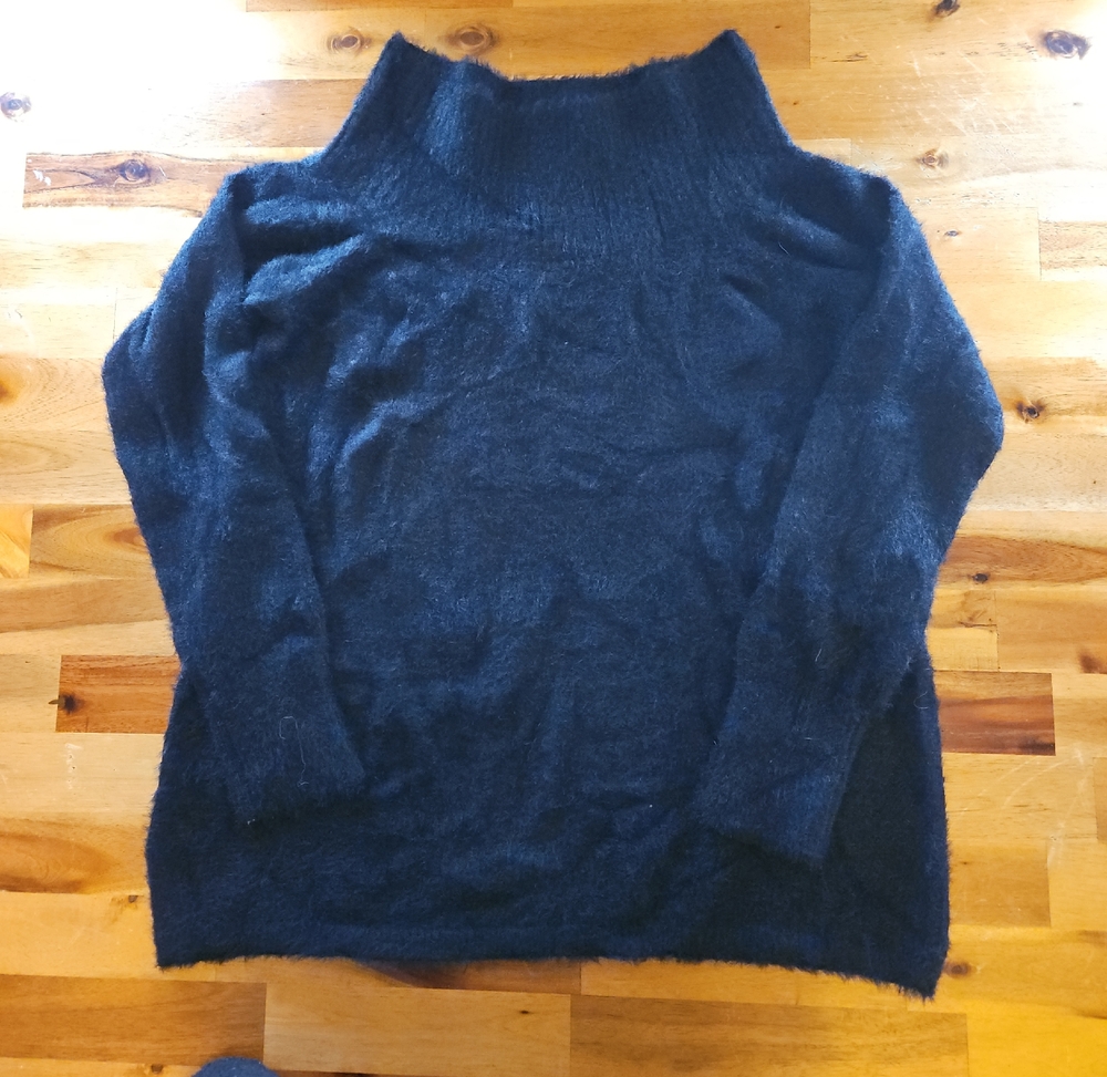 Chic Black furry Women's Turtleneck Sweater